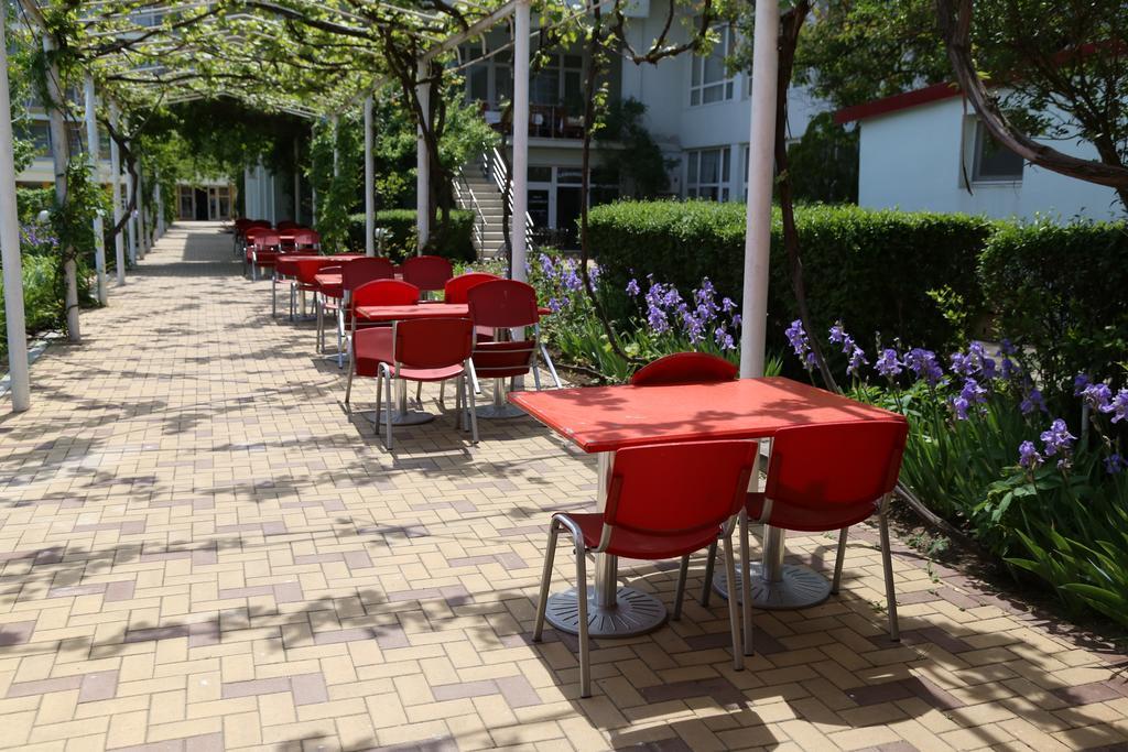 מאמאיה Hotel Amiral מראה חיצוני תמונה