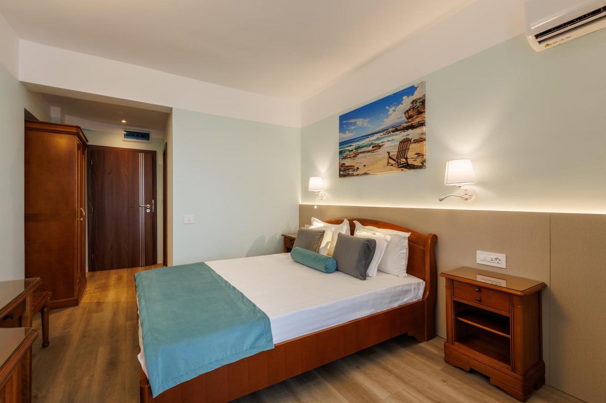 מאמאיה Hotel Amiral מראה חיצוני תמונה