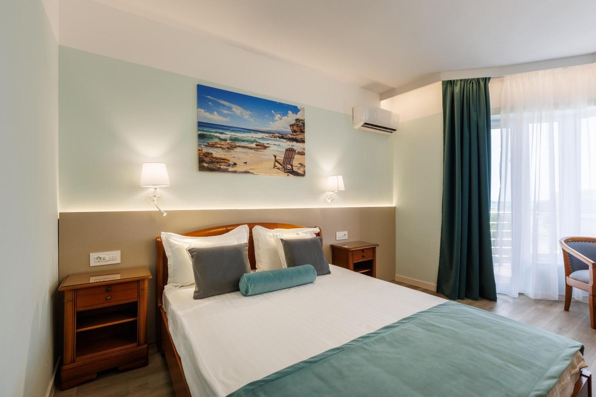 מאמאיה Hotel Amiral מראה חיצוני תמונה