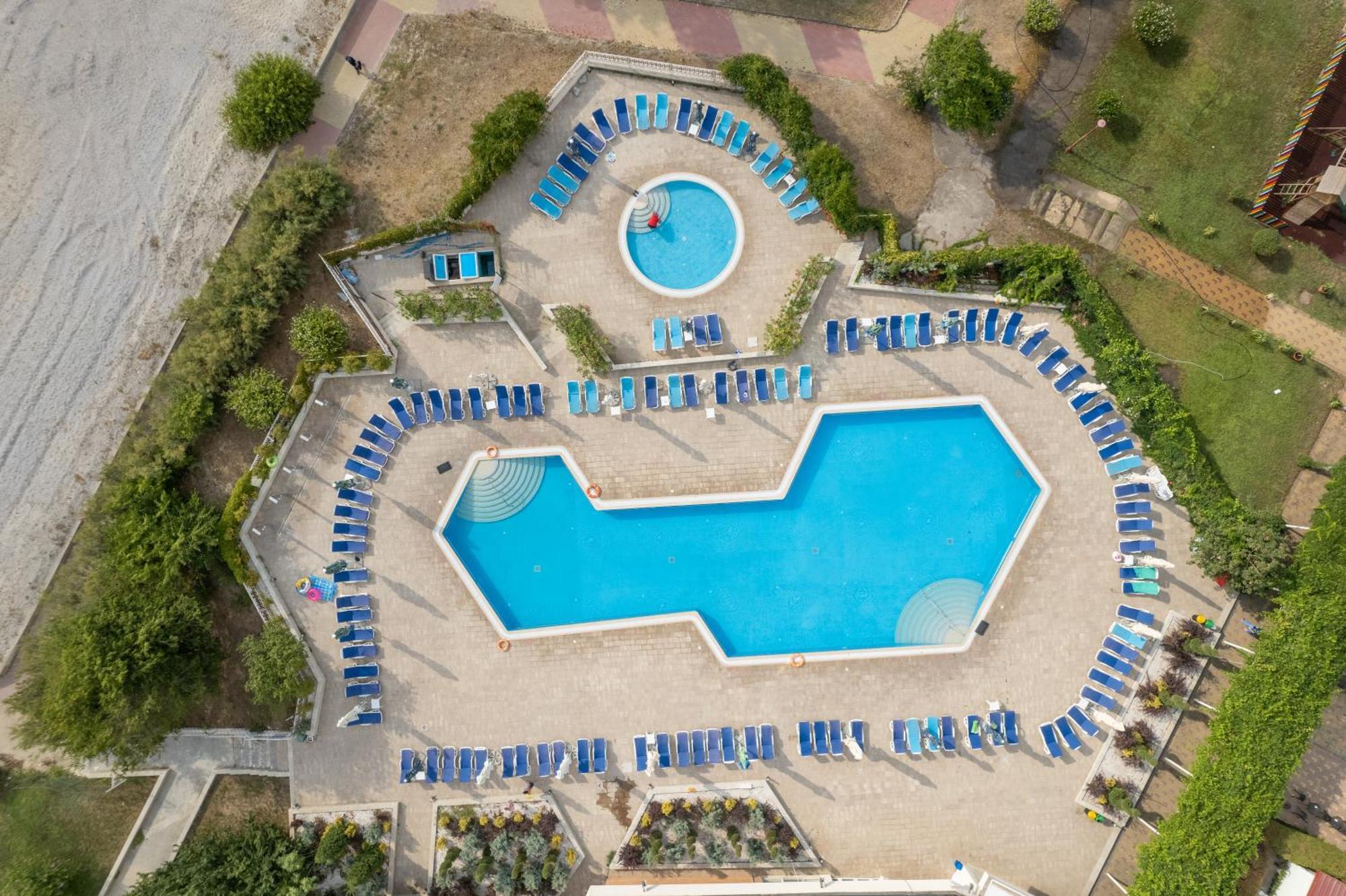 מאמאיה Hotel Amiral מראה חיצוני תמונה